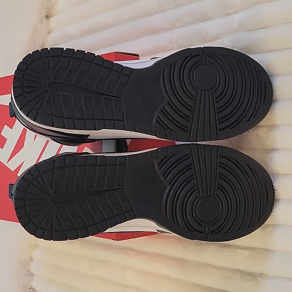 Nike Dunk High "Panda" 9.5 (M) - Picture 3 of 6